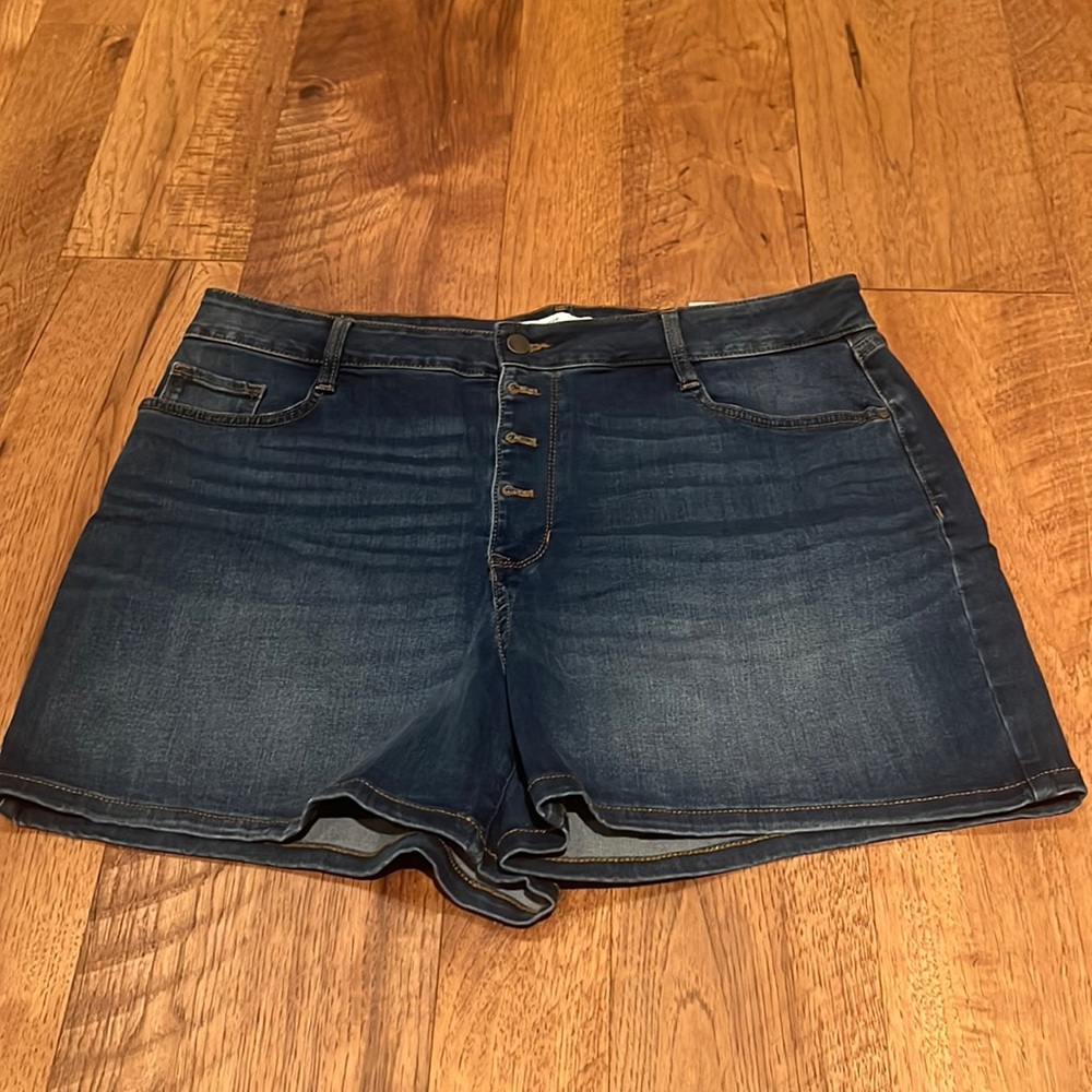 NWT Nine West Woman’s High Rise Jean Shorts Size 18
